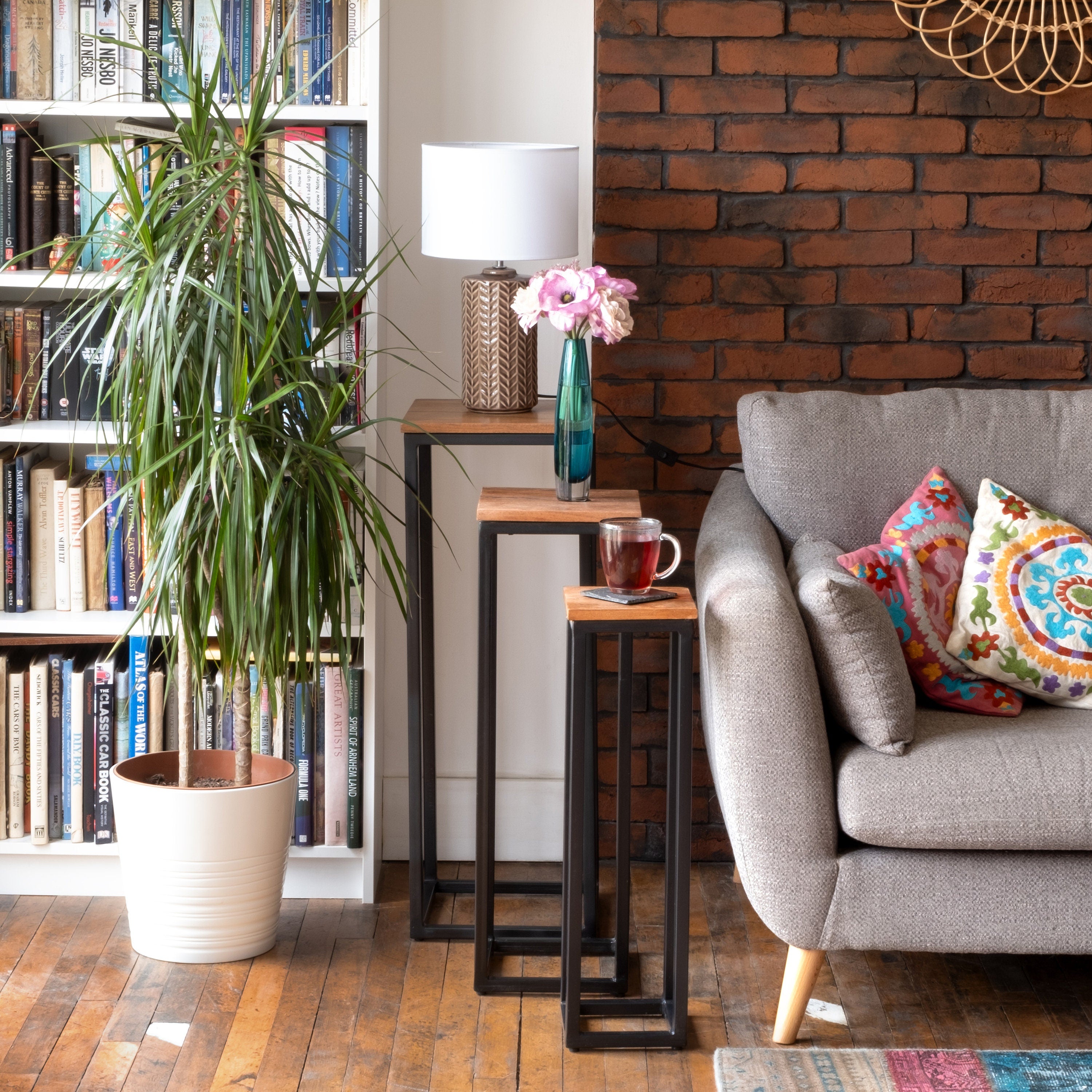 Nest of 3 Plant stands Acacia wood on black iron